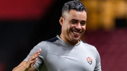 Jair Ventura quer o lateral gremista.