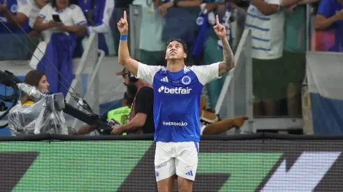 MG – BELO HORIZONTE – 23/11/2025 – BRASILEIRO A 2025, CRUZEIRO X CORINTHIANS – Kaio Jorge jogador do Cruzeiro comemora seu gol durante partida contra o Corinthians no estadio Mineirao pelo campeonato Brasileiro A 2025. Foto: Gilson Lobo/AGIF