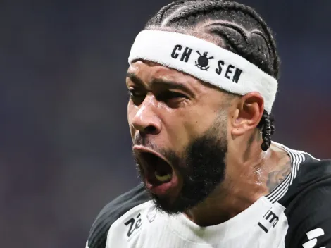 Depay decide e Corinthians larga na frente do Cruzeiro em semifinal