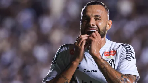 Atacante tem o futuro incerto – Foto: Buda Mendes/Getty Images.