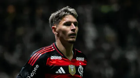 Varela, lateral-direito do Flamengo