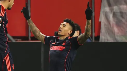 Igor Jesus comemora seu gol pelo Nottingham Forest. (Photo by Dean Mouhtaropoulos/Getty Images)