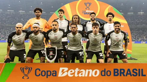 Jogadores do Corinthians durante entrada em campo para partida contra o Cruzeiro no estadio Mineirao pelo campeonato Copa Do Brasil 2025. Foto: Gilson Lobo/AGIF