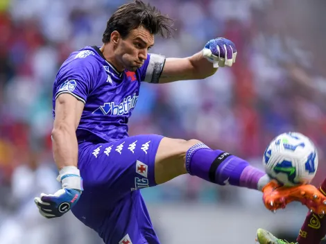 Léo Jardim sai estabanado, derruba Everaldo e Vasco leva susto em clássico