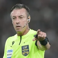 Raphael Claus não expulsa Leo Jardim em Vasco x Fluminense e PC Oliveira concorda com decisão