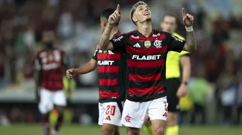 Varela, jogador do Flamengo, comemora seu gol durante partida contra o Botafogo-PB no estadio Maracana pelo campeonato Copa Do Brasil 2025. Foto: Jorge Rodrigues/AGIF