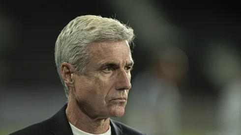 – Luís Castro chegando ao Tricolor