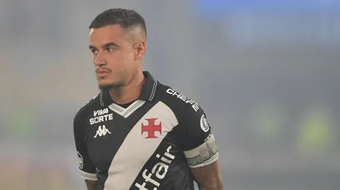 RJ – RIO DE JANEIRO – 11/12/2025 – COPA DO BRASIL 2025, VASCO X FLUMINENSE – Coutinho jogador do Vasco durante partida contra o Fluminense no estadio Maracana pelo campeonato Copa Do Brasil 2025. Foto: Thiago Ribeiro/AGIF