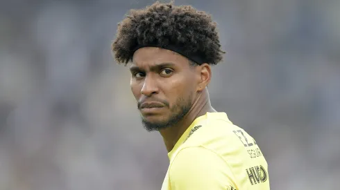 Hugo Souza durante partida válida pelo Campeonato Brasileiro