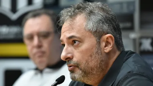 Mattos, diretor do Peixe, sofre questionamentos nos bastidores.