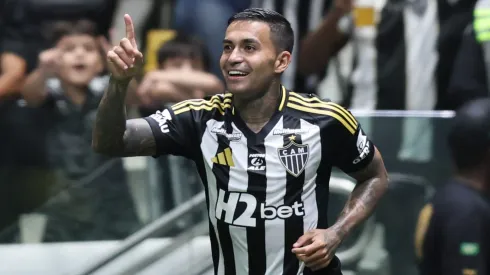 Dudu jogador do Atletico-MG comemora seu gol durante partida contra o Fortaleza no estadio Arena MRV pelo campeonato Brasileiro A 2025. Foto: Gilson Lobo/AGIF