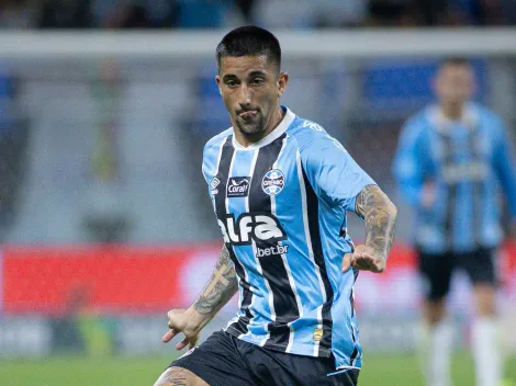 Vaza foto de Kike Olivera com camisa do Nacional e Grêmio se irrita