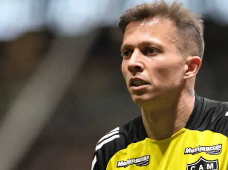 PAOK faz contato com empresários para tirar Bernard do Atlético em 2026