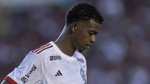 Carlinhos, atacante do Flamengo – Foto: Thiago Ribeiro/AGIF
