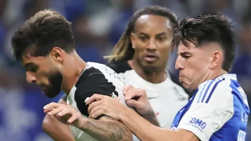 Yuri Alberto em disputa de lance – Foto: Gilson Lobo/AGIF