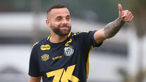 SP – SANTOS – 31/10/2025 – SANTOS, TREINO – Guilherme jogador do Santos durante treino no Centro de Treinamento CT Rei Pele. Foto: Mauricio De Souza/AGIF