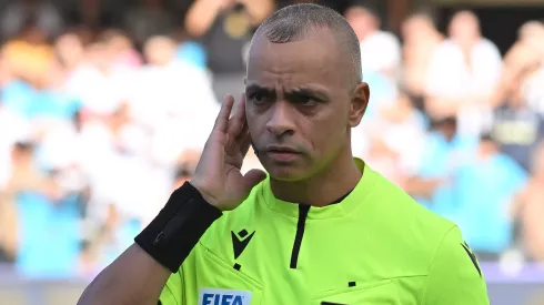 SP – SANTOS – 31/08/2025 – BRASILEIRO A 2025, SANTOS X FLUMINENSE – O arbitro Wilton Pereira Sampaio durante partida entre Santos e Fluminense no estadio Vila Belmiro pelo campeonato Brasileiro A 2025. Foto: Jota Erre/AGIF
