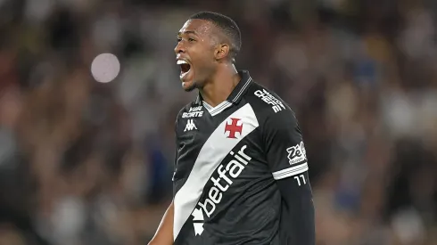 RJ – RIO DE JANEIRO – 11/12/2025 – COPA DO BRASIL 2025, VASCO X FLUMINENSE – Rayan jogador do Vasco comemora seu gol durante partida contra o Fluminense no estadio Maracana pelo campeonato Copa Do Brasil 2025. Foto: Thiago Ribeiro/AGIF
