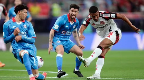 Samuel Lino pode começar contra o Pyramids no banco por opção de Filipe Luís