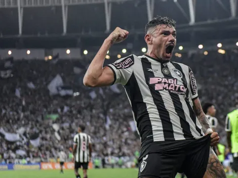 Tiquinho Soares exalta Artur Jorge e se emociona ao rever gol em Botafogo x Palmeiras: “O mais importante”