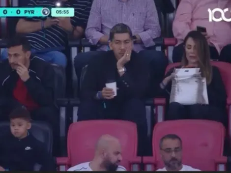 Roberto Firmino acompanha Flamengo no Catar durante semifinal
