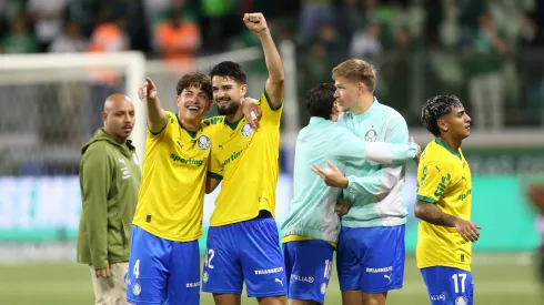 Giay ao lado de Flaco López