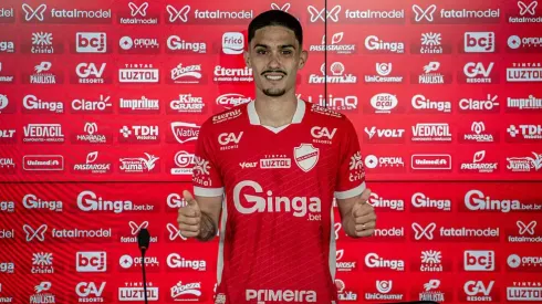 Enzo chega ao Vila para disputar a Série B — Foto: Roberto Corrêa/VNFC