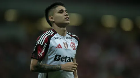 PE – SAO LOURENCO DA MATA – 15/11/2025 – BRASILEIRO A 2025, SPORT X FLAMENGO – Luiz Araujo jogador do Flamengo durante a partida contra o Sport na Arena de Pernambuco, pelo Campeonato Brasileiro A 2025. Foto: Marlon Costa/AGIF