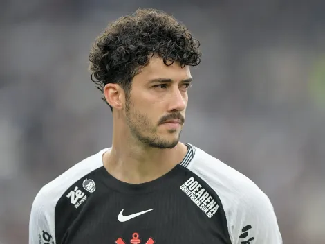 Gustavo Henrique evita gol do Cruzeiro em um lance curioso