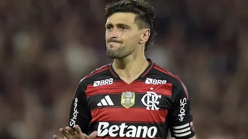 Giorgian De Arrascaeta novamente se destacou na vitória do Flamengo (Photo by Dhavid Normando)