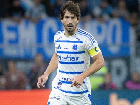 Torcida do Cruzeiro critica Lucas Silva por receber cartão amarelo