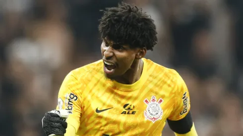 Hugo Souza, goleiro do Corinthians em partida pela Copa do Brasil (Foto: Miguel Schincariol/Getty Images)