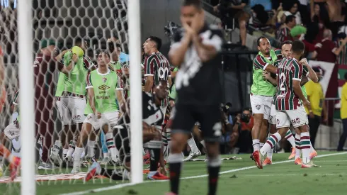 Fluminense comemora gol contra de Paulo Henrique. FOTO LUCAS MERÇON FLUMINENSE F.C.