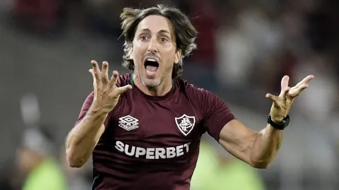 Zubeldía no comando do Fluminense – Foto: Alexandre Loureiro/AGIF.