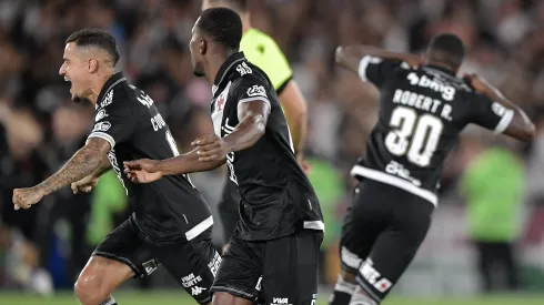 Vasco comemorou sua classificação para a final.