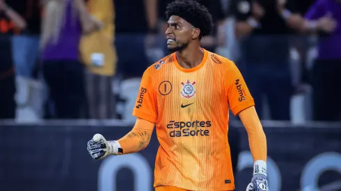 Hugo Souza durante Corinthians x Cruzeiro em Itaquera – Foto: Marcello Zambrana/AGIF