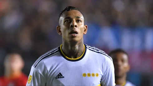 Sebastian Villa, atacante colobiano do Independiente Rivadavia – Foto: Amilcar Orfali/Getty Images