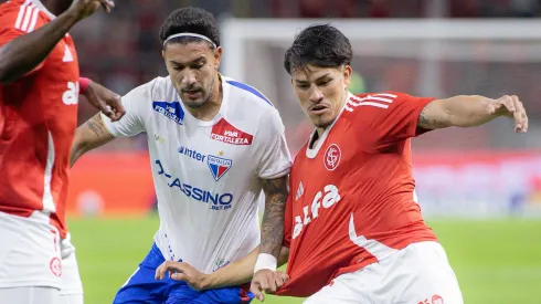 Mancuso (à esquerda) é um dos nomes indicados por Vojvoda para o Santos contratar do Fortaleza