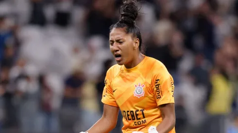 Kemelli se despede das Brabas. Foto: Anderson Romão/AGIF