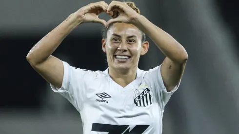 Carol Baiana segue no Santos até 2026 – Foto: Reinaldo Campos/Santos F.C