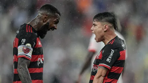 – Gerson comemorando com Luiz Araúo