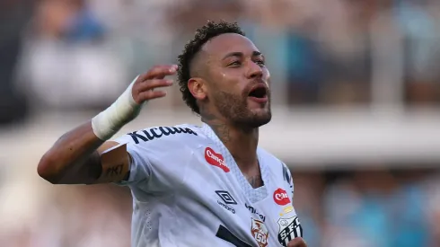 Neymar durante partida pelo Santos – Foto: Mauricio De Souza/AGIF