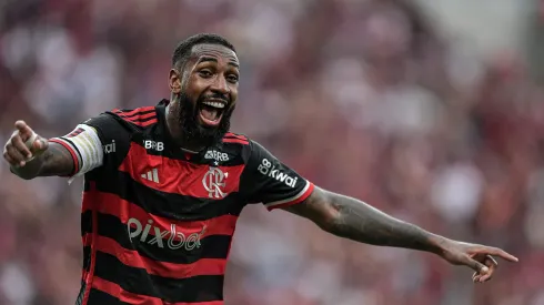 Gerson celebra gol diante do Juventude