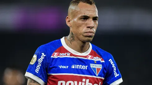 RJ – RIO DE JANEIRO – 31/08/2024 – BRASILEIRO A 2024, BOTAFOGO X FORTALEZA – Breno Lopes jogador do Fortaleza durante partida contra o Botafogo no estadio Engenhao pelo campeonato Brasileiro A 2024. Foto: Thiago Ribeiro/AGIF