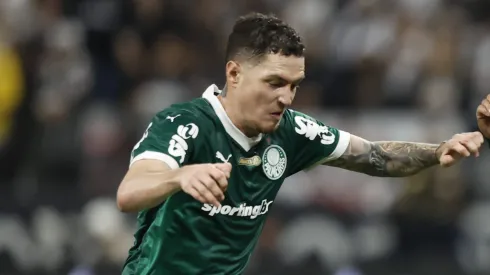 Anibal Moreno, volante do Palmeiras em partida pelo campeonato brasileiro (Foto: Miguel Schincariol/Getty Images)