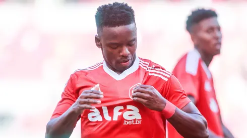 Carbonero comemorando seu gol – Foto: Luiz Erbes/AGIF