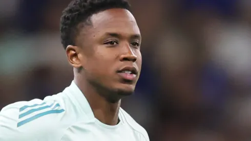 Sinisterra voltou a sofrer com lesão.