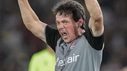 Treinador segue fazendo testes – Foto: Thiago Ribeiro/AGIF.