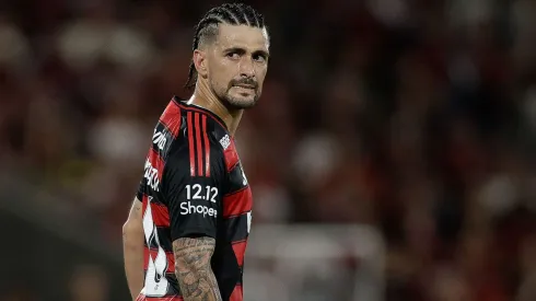 Em campo Flamengo sofre com pressão do PSG e web aponta time desesperado — Foto Alessandra TorresAGIF