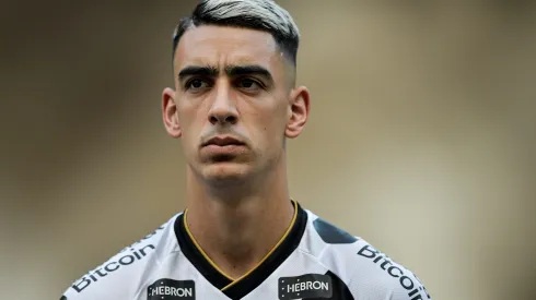 Lateral deu a sua opinião – Foto: Thiago Ribeiro/AGIF.